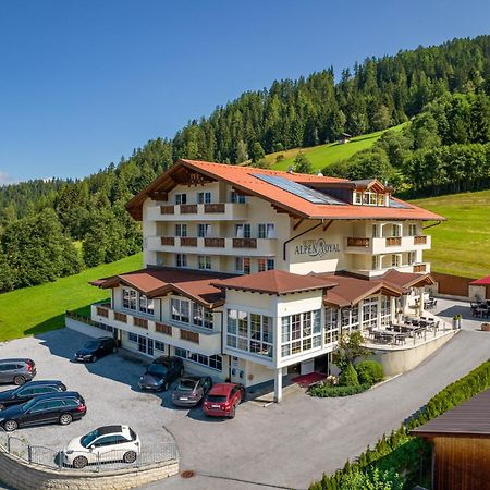 יארצנס Hotel Alpen-Royal מראה חיצוני תמונה