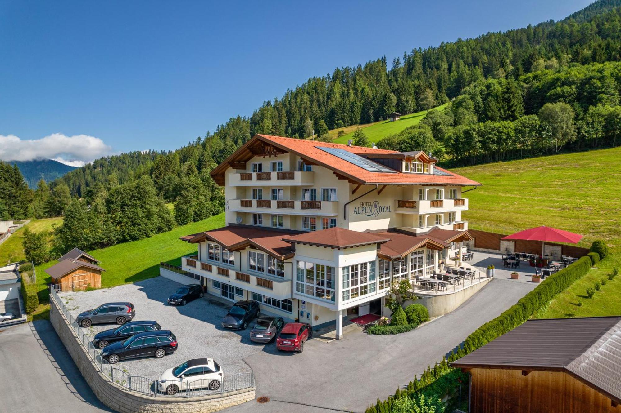 יארצנס Hotel Alpen-Royal מראה חיצוני תמונה