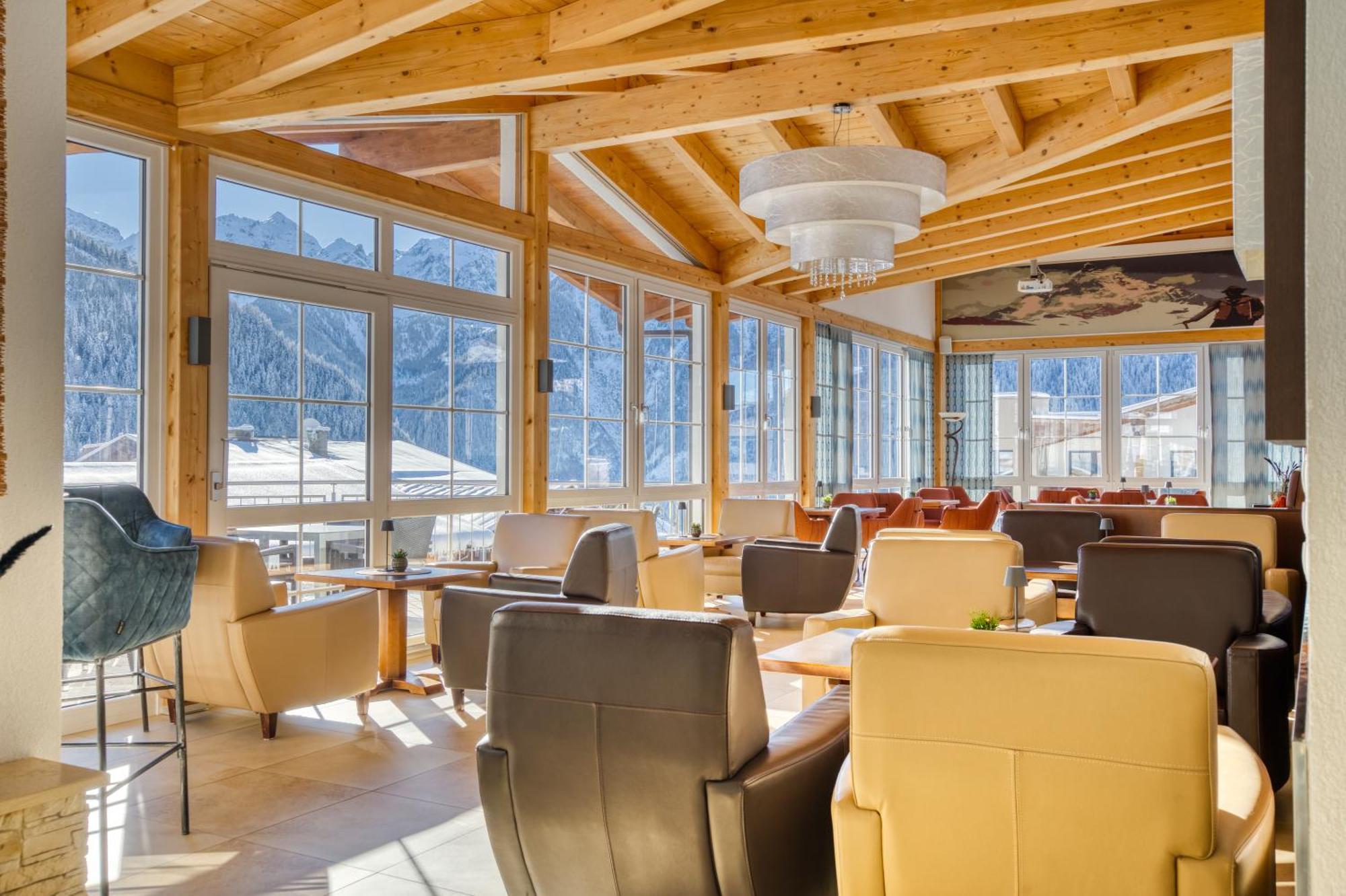 יארצנס Hotel Alpen-Royal מראה חיצוני תמונה
