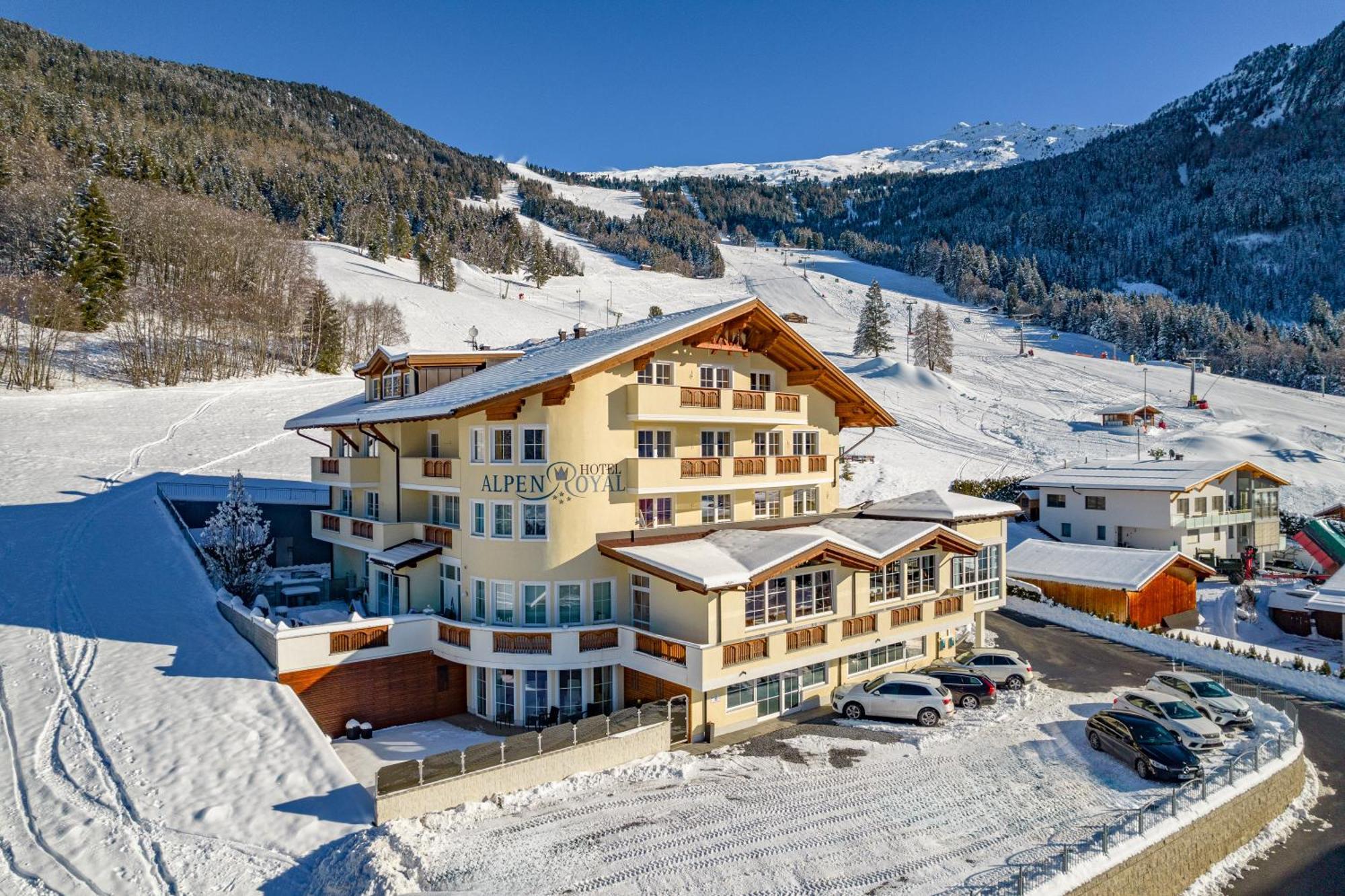 יארצנס Hotel Alpen-Royal מראה חיצוני תמונה